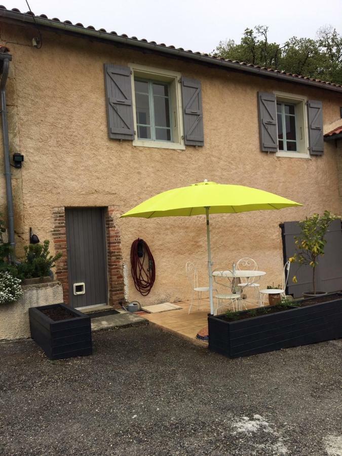Gite Au Marron Seissan Bagian luar foto